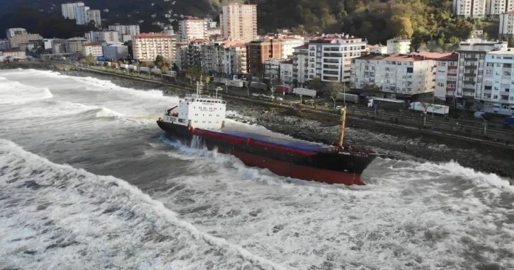 Artvin’de karaya oturan geminin onarım çalışması sürüyor
