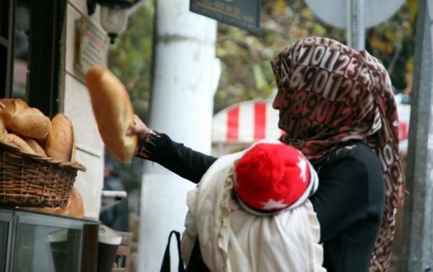 Askıda ekmek yoksulun karnını doyurdu