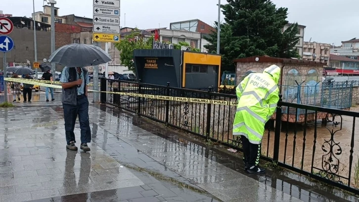 Asar Deresi üzerindeki köprüler trafiğe kapatıldı
