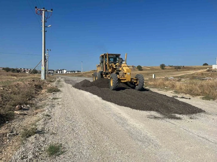 Asfaltlama ve yol bakım çalışmaları devam ediyor
