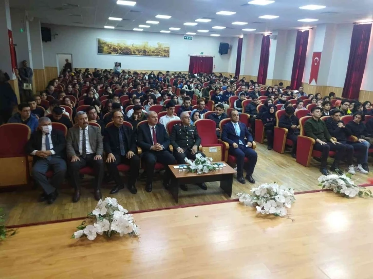 Asker olma hayalindeki öğrencilere Milli Savunma Üniversitesi tanıtıldı
