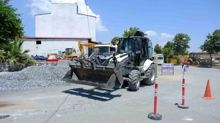 ASKİ ekipleri çalışmalarını sürdürüyor
