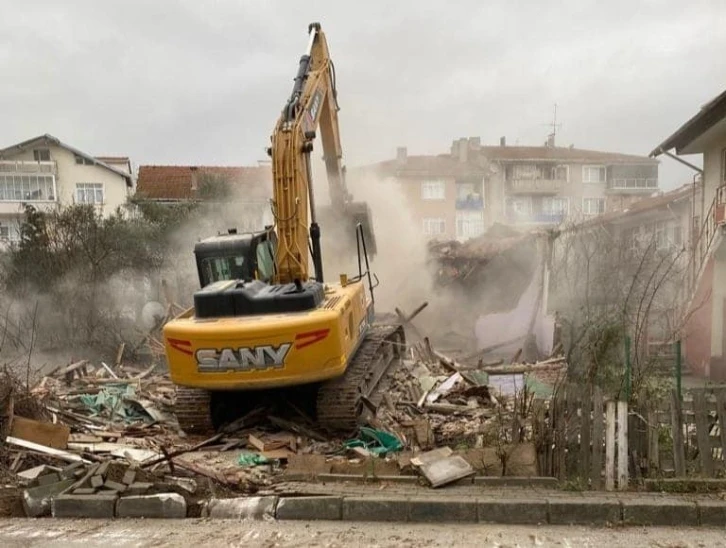 Asrın felaketini yaşayan ilçede yıkılan bina sayısı 111 oldu
