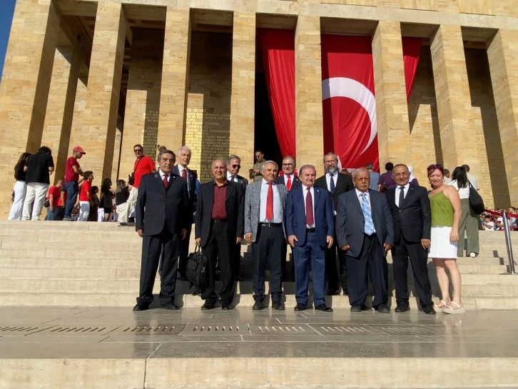 ATA Parti Genel Başkanı Zeybek'ten Atatürk'e 'Türk usulü' saygı! 