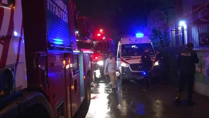 Ataşehir’de 4 katlı binada yangın: 2 yaralı
