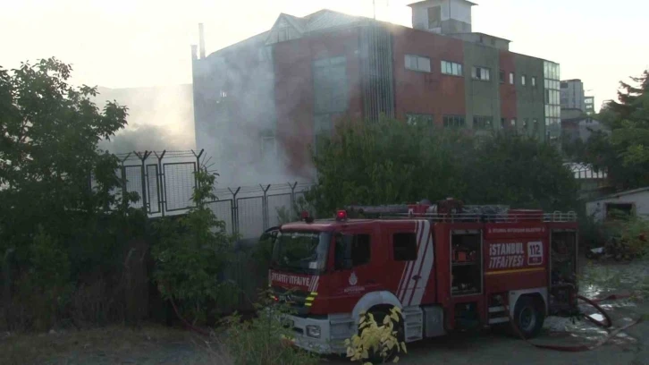 Ataşehir’de iş yeri yangını
