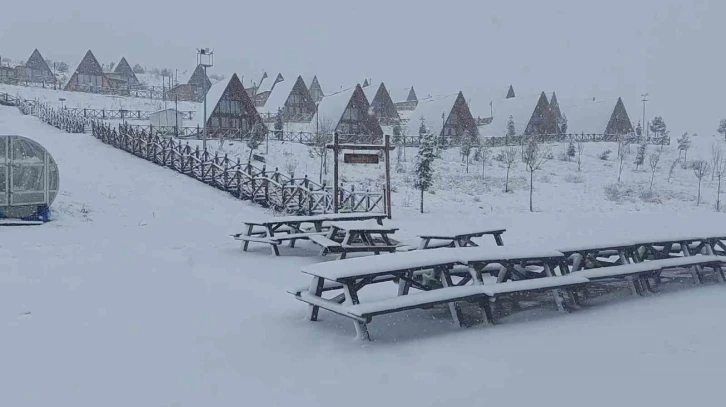 Atasözü gerçek oldu, mart ayında lapa lapa kar yağdı
