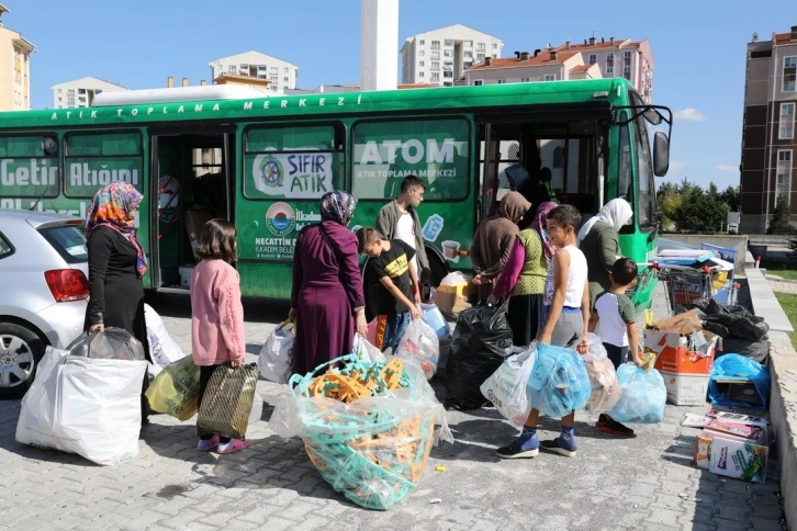 ATOM otobüsü vatandaşlara atık karşılığında 749 bin 780 TL ödedi
