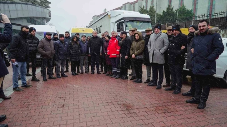 Avcılar Belediyesi yardım tırları ve iş makineleriyle afet bölgesinde
