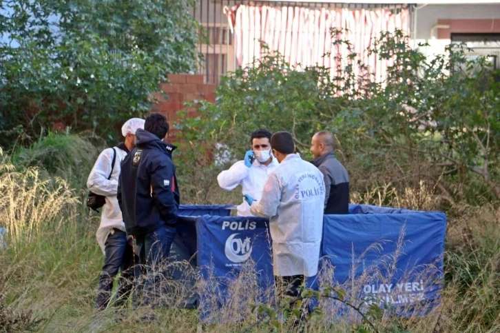 Avucunda kuş tüyüyle cesedi bulunan kadının kimliği ortaya çıktı
