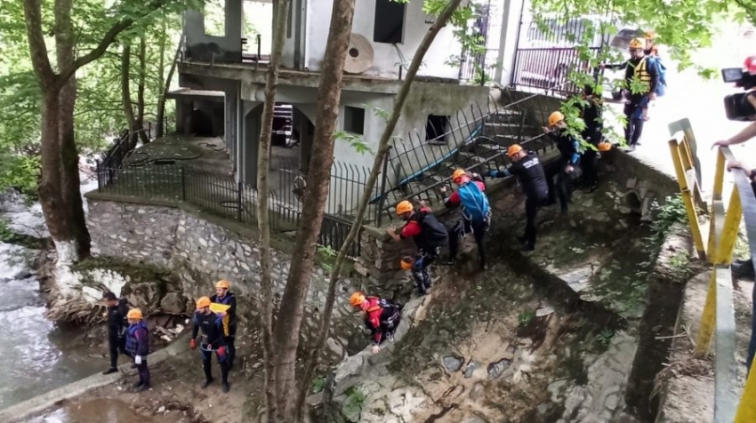 Bursa'da arama çalışmalarında sel alarmı