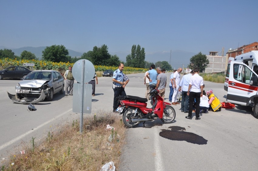 Bursa'da anne oğul aynı motosiklette yaralandı