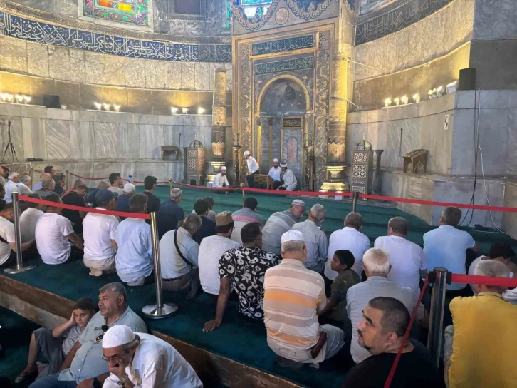 Ayasofya Camii’nde 15 Temmuz şehitleri için hatim duası okundu
