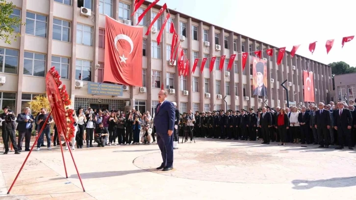 Aydın’da 100. yıl kutlamaları çelenk sunma töreni ile başladı
