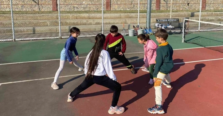 Aydın’da çocuklar hem eğleniyor, hem spor yapıyor
