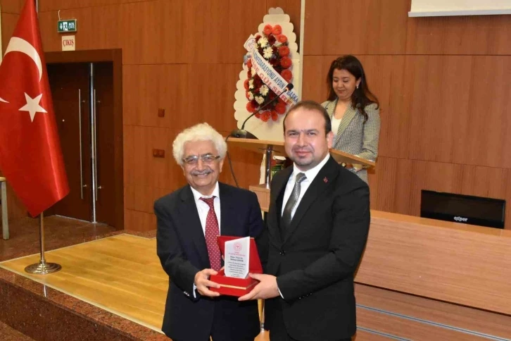 Aydın’da emekli olmuş doktor ve sağlık çalışanları unutulmadı
