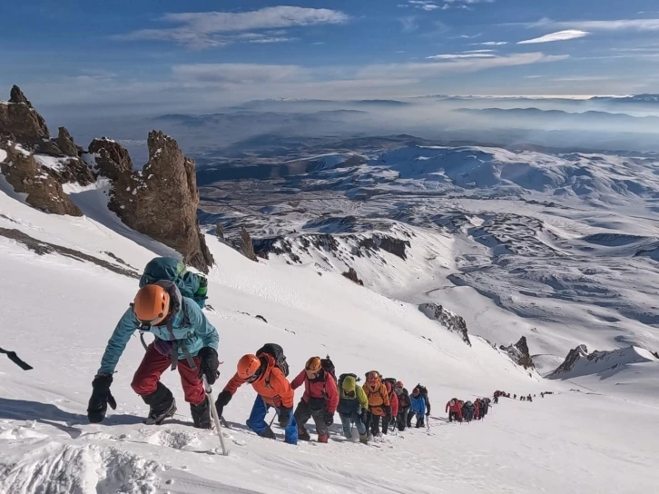 Aydınlı dağcılar, Anadolu’nun Olimpos’una tırmandı
