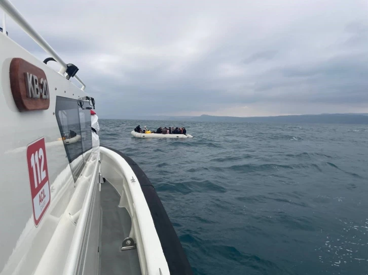 Ayvacık açıklarında 43’ü çocuk, 106 kaçak göçmen yakalandı
