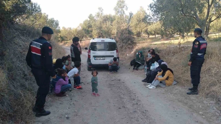 Ayvacık’ta 16 kaçak göçmen ile 2 organizatör yakalandı
