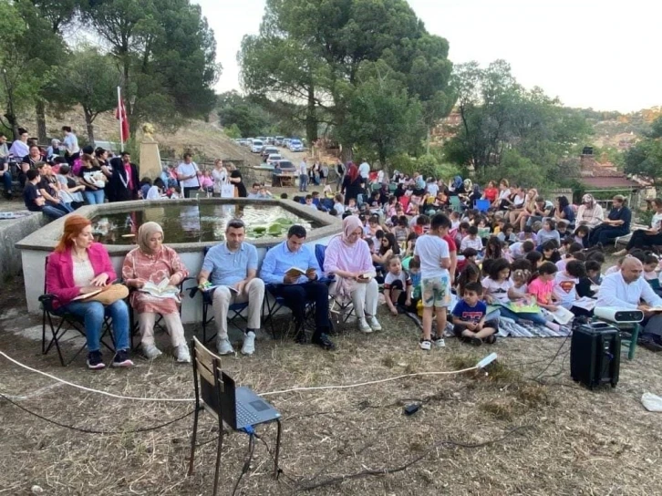 Ayvacık’ta 500 kişi aynı anda kitap okudu
