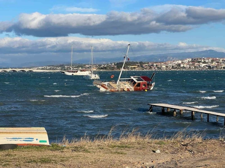 Fırtına tekneleri batırdı