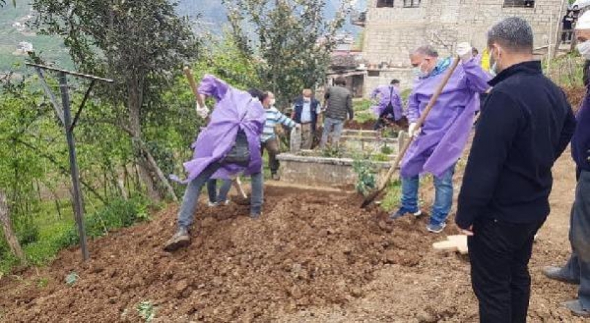 Virüs tedavisi gören baba kız, 3 saat arayla hayatını kaybetti