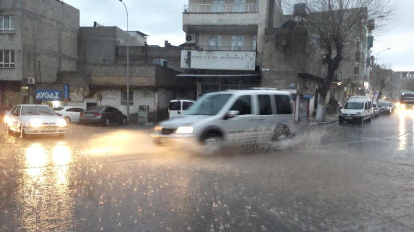 Aniden bastıran dolu hayatı olumsuz etkiledi