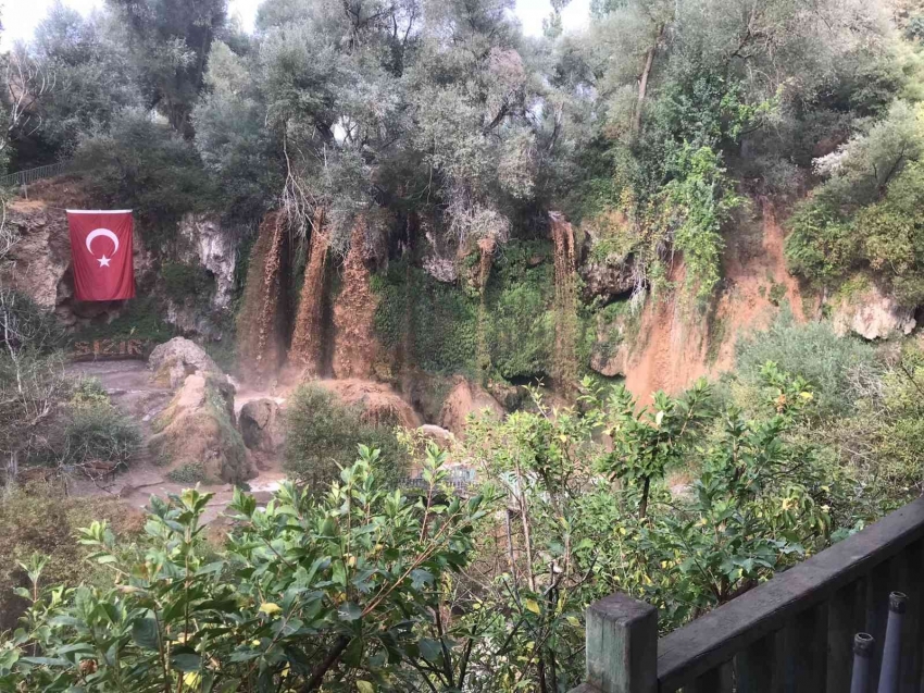 Anadolu’nun en etkileyici şelalesi çamur çağladı