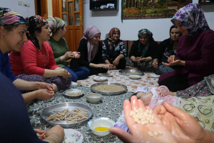 İftardan sonra kadınların ’yuvalama’ mesaisi başlıyor