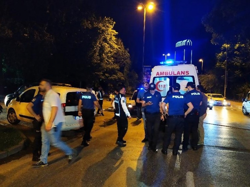 2 grup arasında alkol şişeleriyle kavga: 2 yaralı, 2 gözaltı