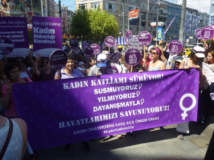 Kadın cinayetlerini protesto ettiler