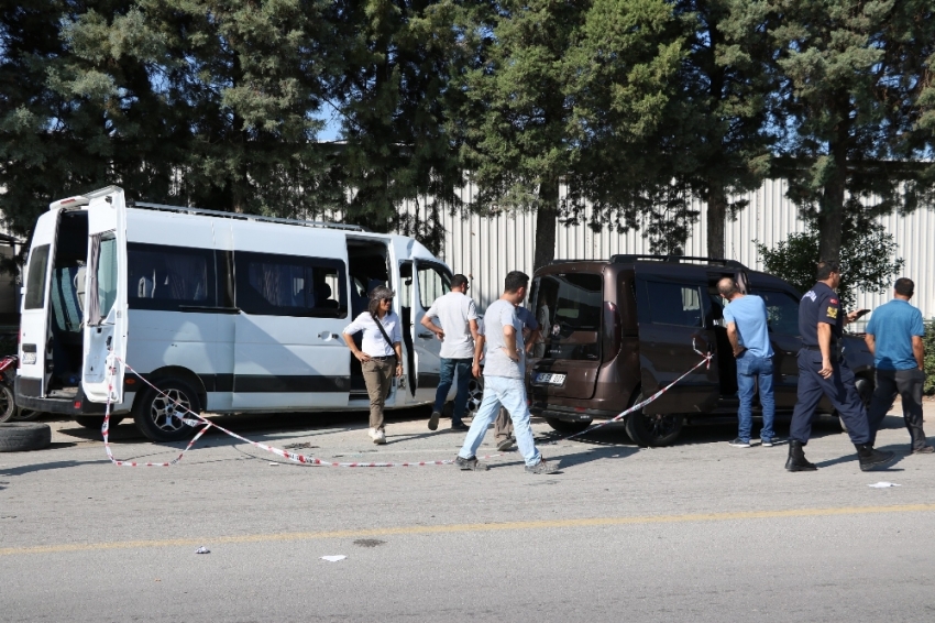 Manisa işçi servisi hafif ticari araçla çarpıştı: 16 yaralı