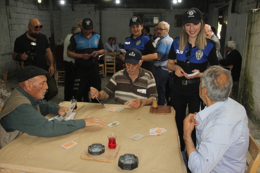 Kadın polisten kadına şiddete kahvehanede önlem