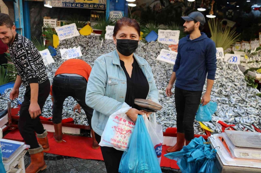 Bu sene balığa doyacağız, hamsi 15 liradan tezgâhları süslüyor