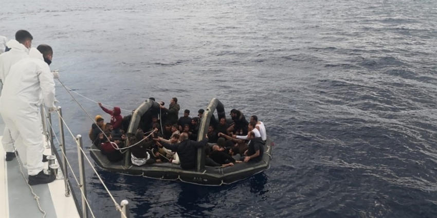 Yunan askerleri sınırları aştı, mültecileri Türk karasularına bırakıp kaçtı