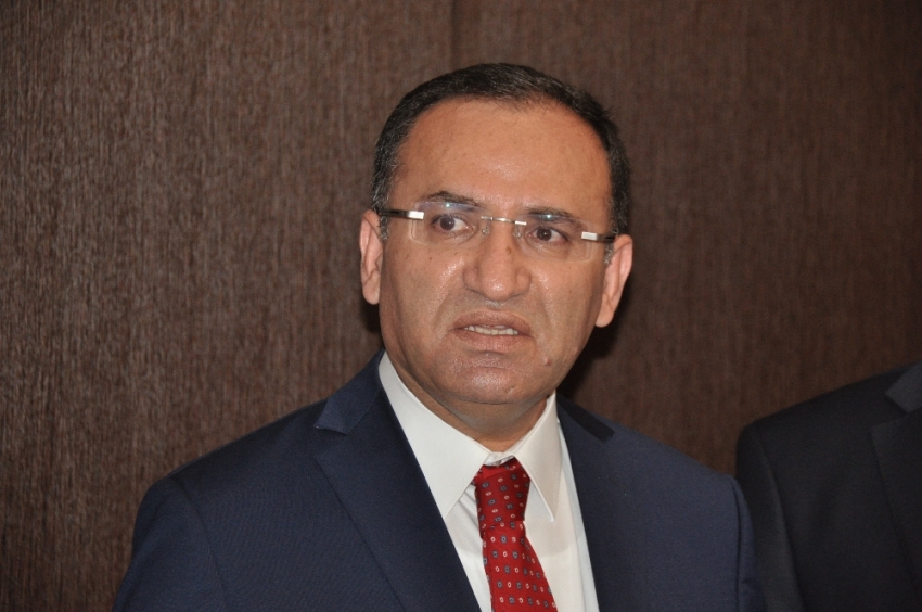 Bozdağ: Merkel’i kutluyorum