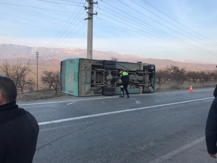 Öğrenci servisi kaza yaptı: 3’ü 17 yaralı