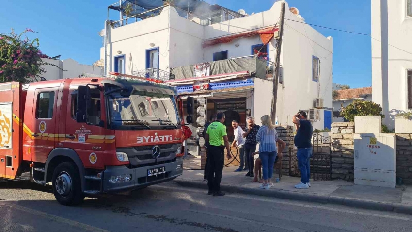 Yangını söndürmeye çalışırken yaralandı