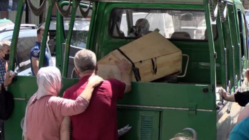 İş yerini açan baba oğlunun cansız bedeniyle karşılaştı