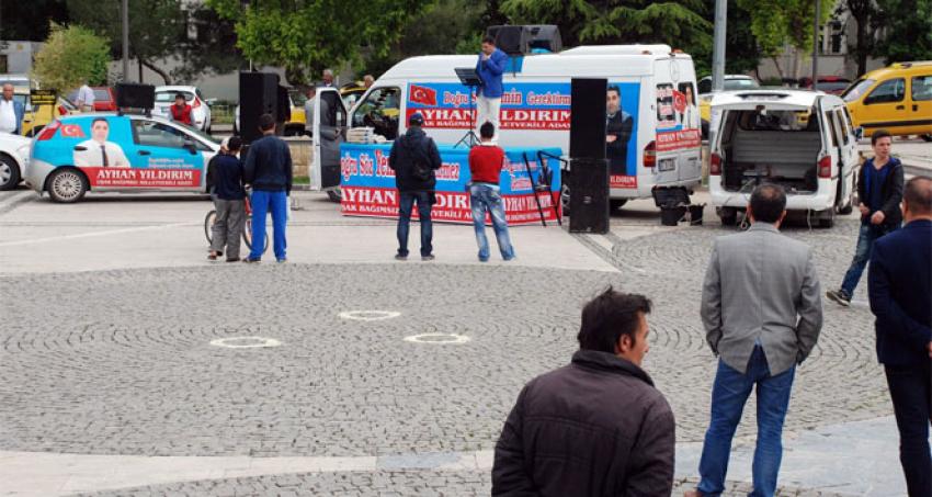 Bağımsız milletvekili adayı tek başına miting yaptı