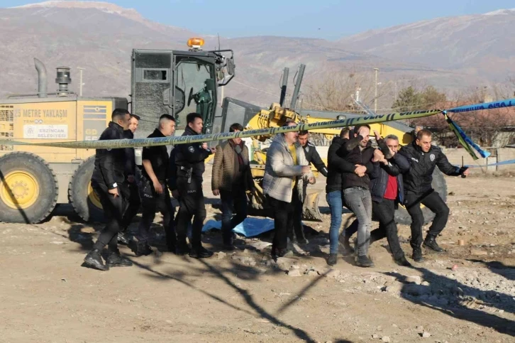 Babalarının cesediyle karşılaşan oğullarının feryadı yürek dağladı
