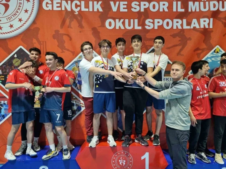 Badminton şampiyonları belli oldu
