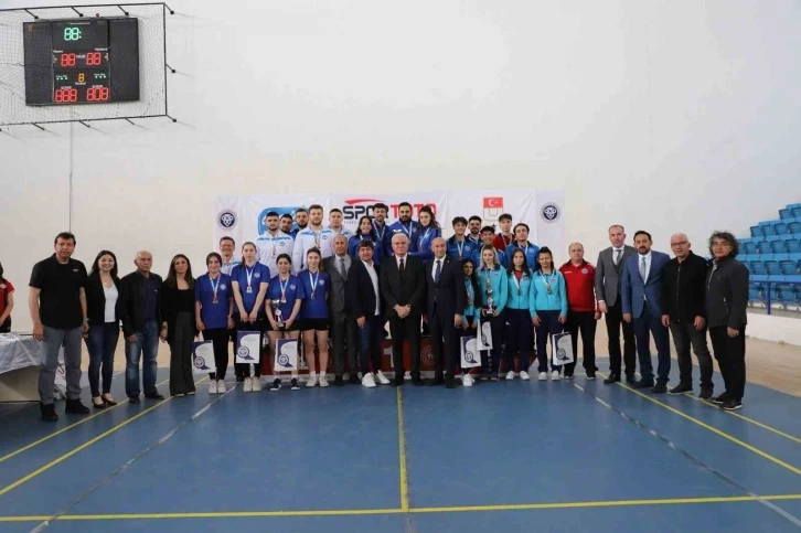 Badminton spor müsabakaları sona erdi
