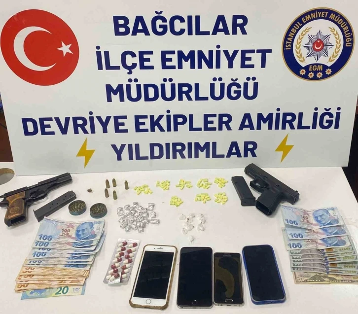 Bağcılar’da uyuşturucu denetiminde araçtan 13,44 gram taş kokain çıktı
