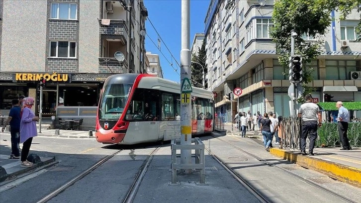 Bağcılar'da tramvay raydan çıktı