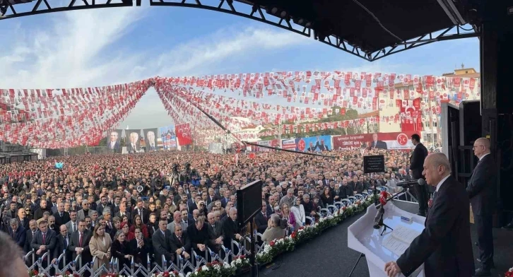 Bahçeli: “Özgür Bey ateşle oynuyor, Özgür’e sahip çıkın”
