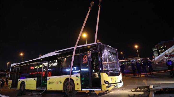 Bahçelievler'deki İETT otobüsü kazasında hayatını kaybedenlerin sayısı 2'ye yükseldi