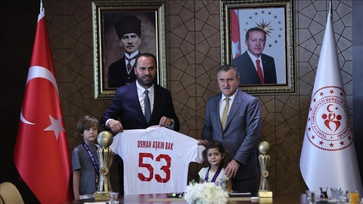 Bakan Bak, İşitme Engelli Voleybol Milli takımlarını kabul etti