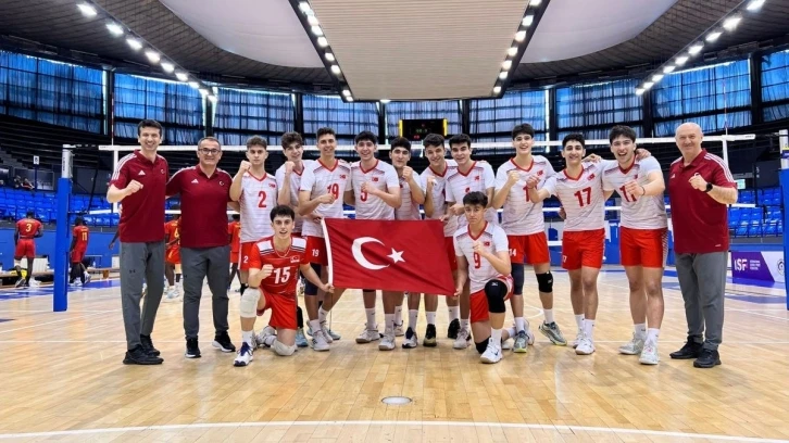 Bakan Bak’tan TVF Spor Lisesi Erkek Voleybol Takımı için tebrik mesajı
