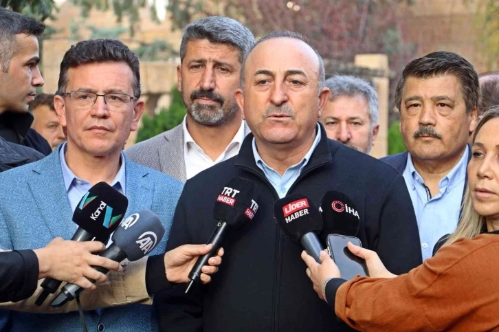 Bakan Çavuşoğlu sel bölgesini ziyaret etti